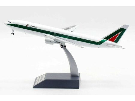 1 200 Alitalia MD11IDUPD w Stand For Cheap